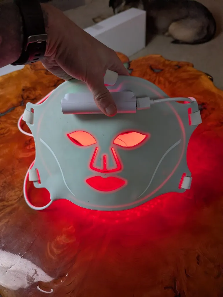 Kala Red Light Face Mask operating in clinical 660nm red mode